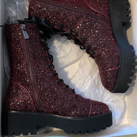 Michael Kors Women's Bryce Lug Sole Platform Combat Boot Dark Berry size 6/6.5 - Picture 12 of 12